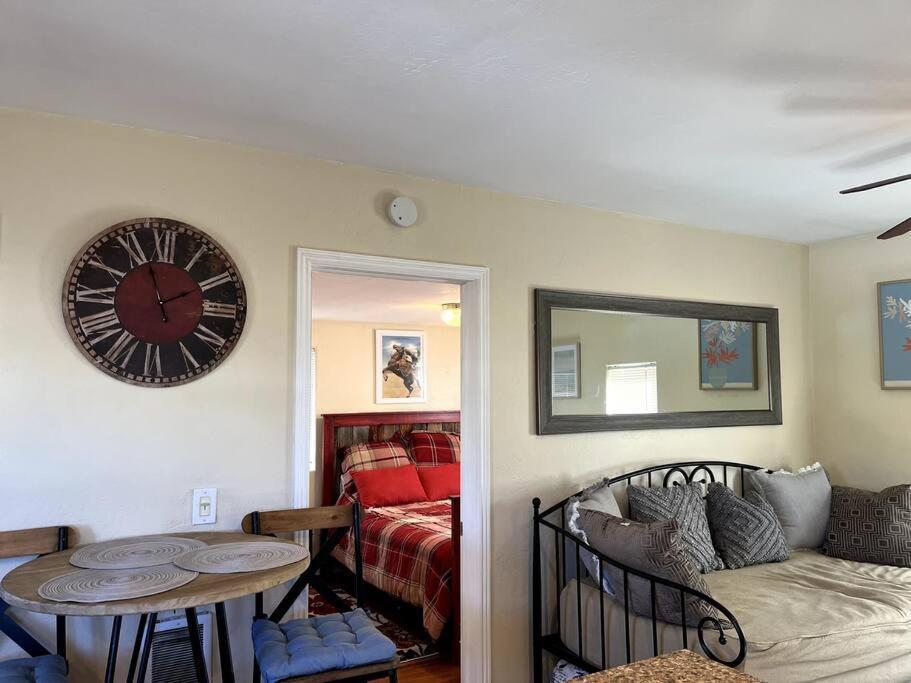 Cheerful Pet-Friendly Bungalow Right In Town มองโทรส ภายนอก รูปภาพ