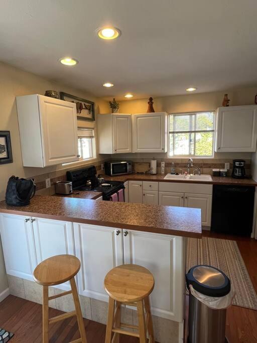 Cheerful Pet-Friendly Bungalow Right In Town มองโทรส ภายนอก รูปภาพ
